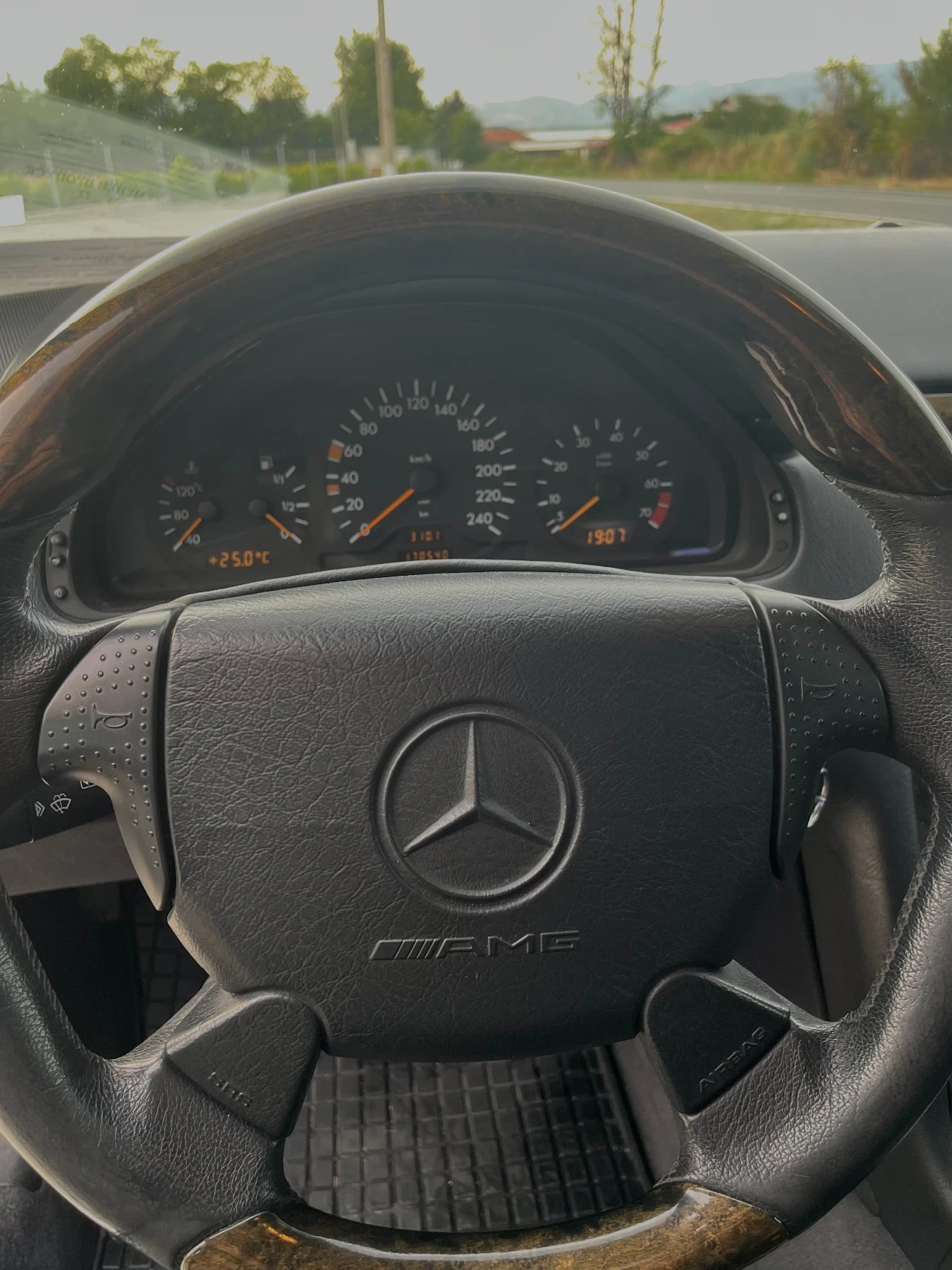 Mercedes-Benz E 200 Цялостен интериор от AMG E55 - изображение 9
