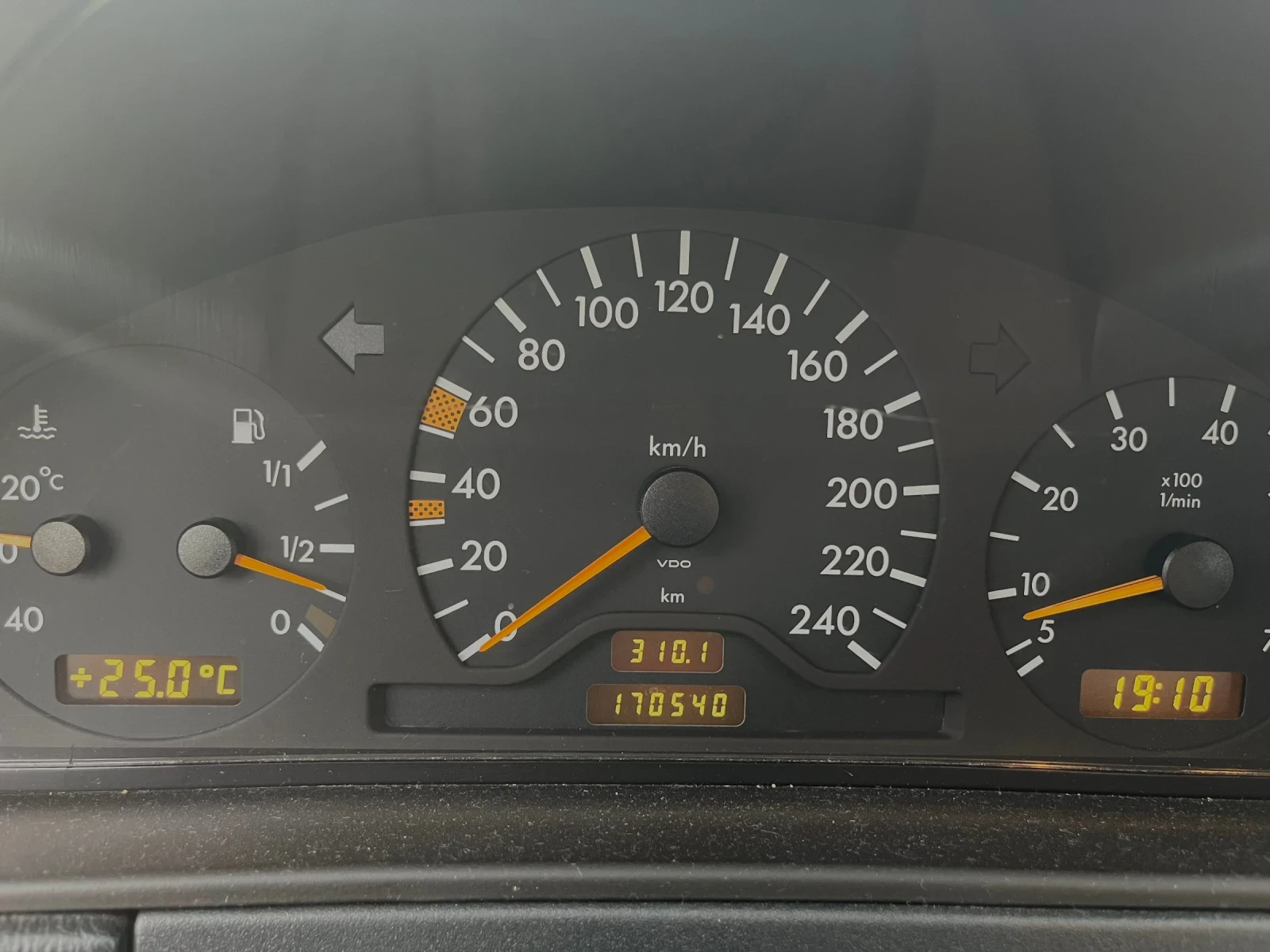 Mercedes-Benz E 200    AMG E55 | Mobile.bg   11