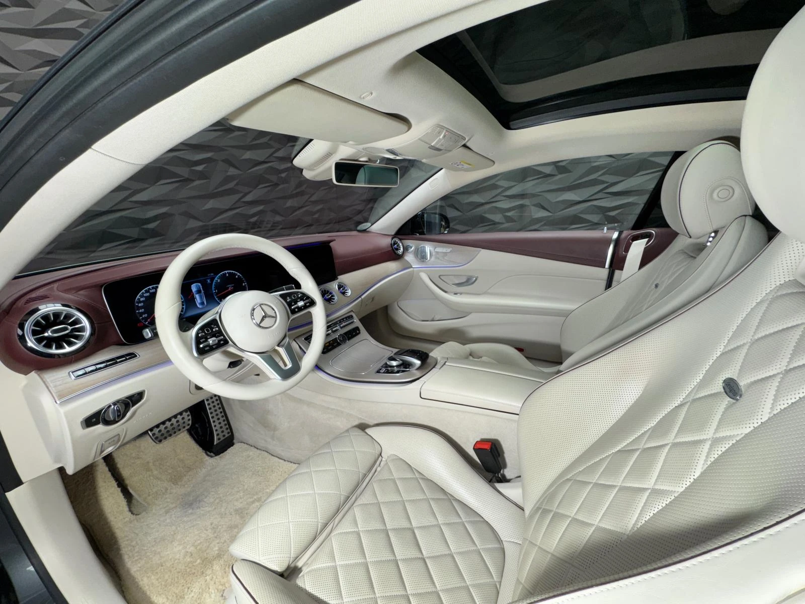 Mercedes-Benz E 400 d 4Matic AMG* 360* Vent* Burmester* Pano* Designo* - изображение 6