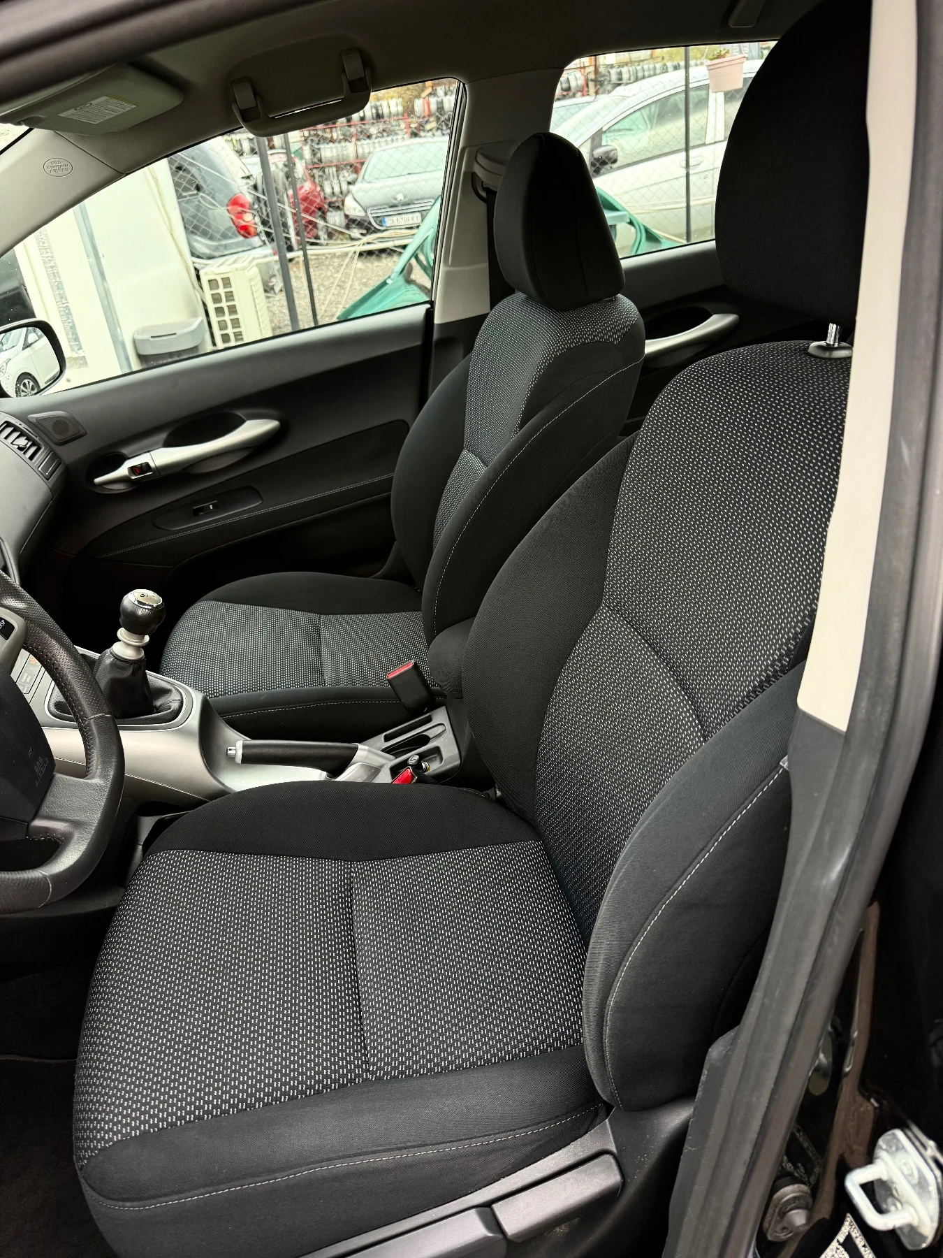 Toyota Auris 1.8i   vvti Facelift Евро5 - изображение 10