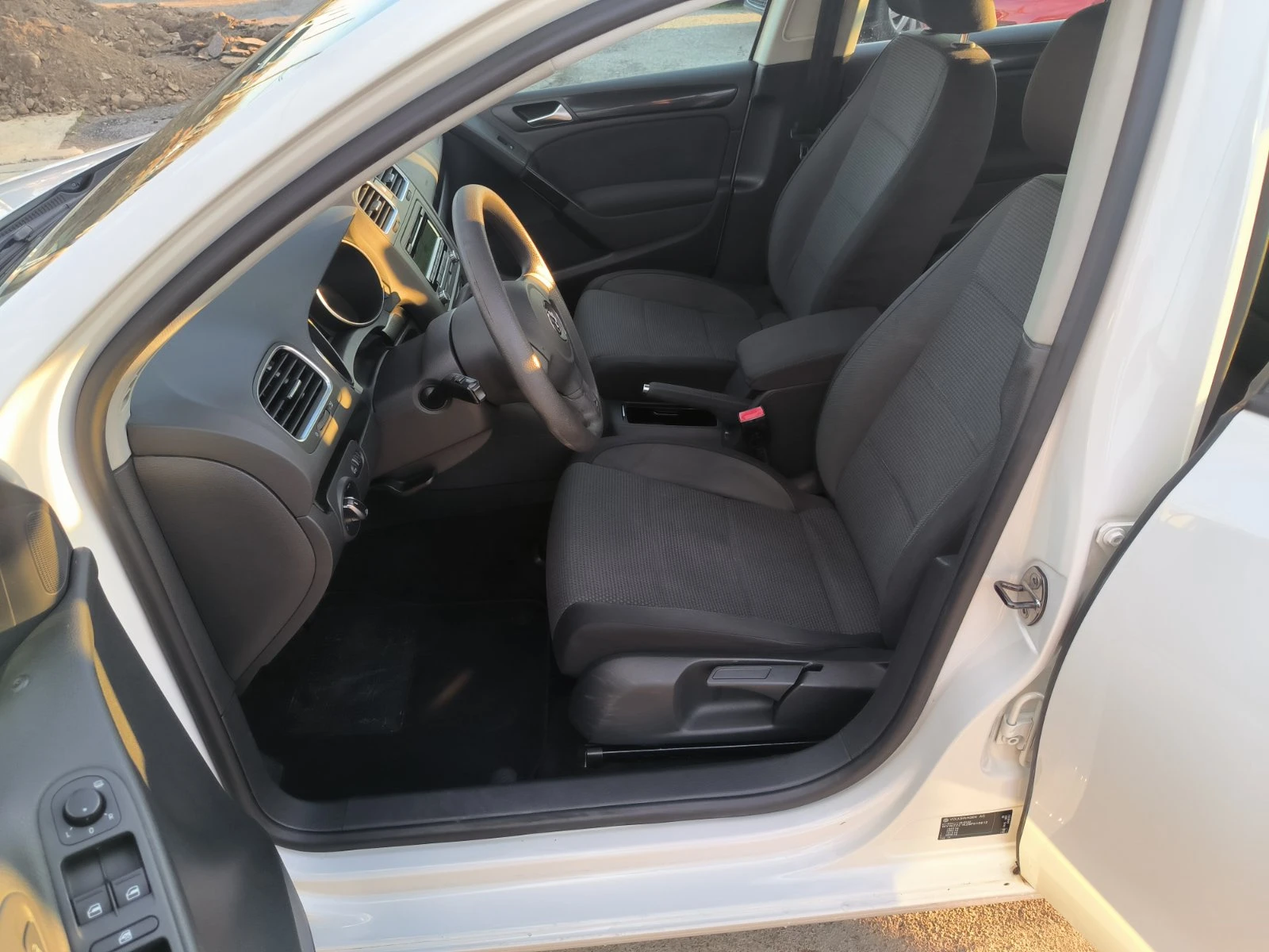 VW Golf 1.6d-Euro-5A, снимка 15 - Автомобили и джипове - 53733527