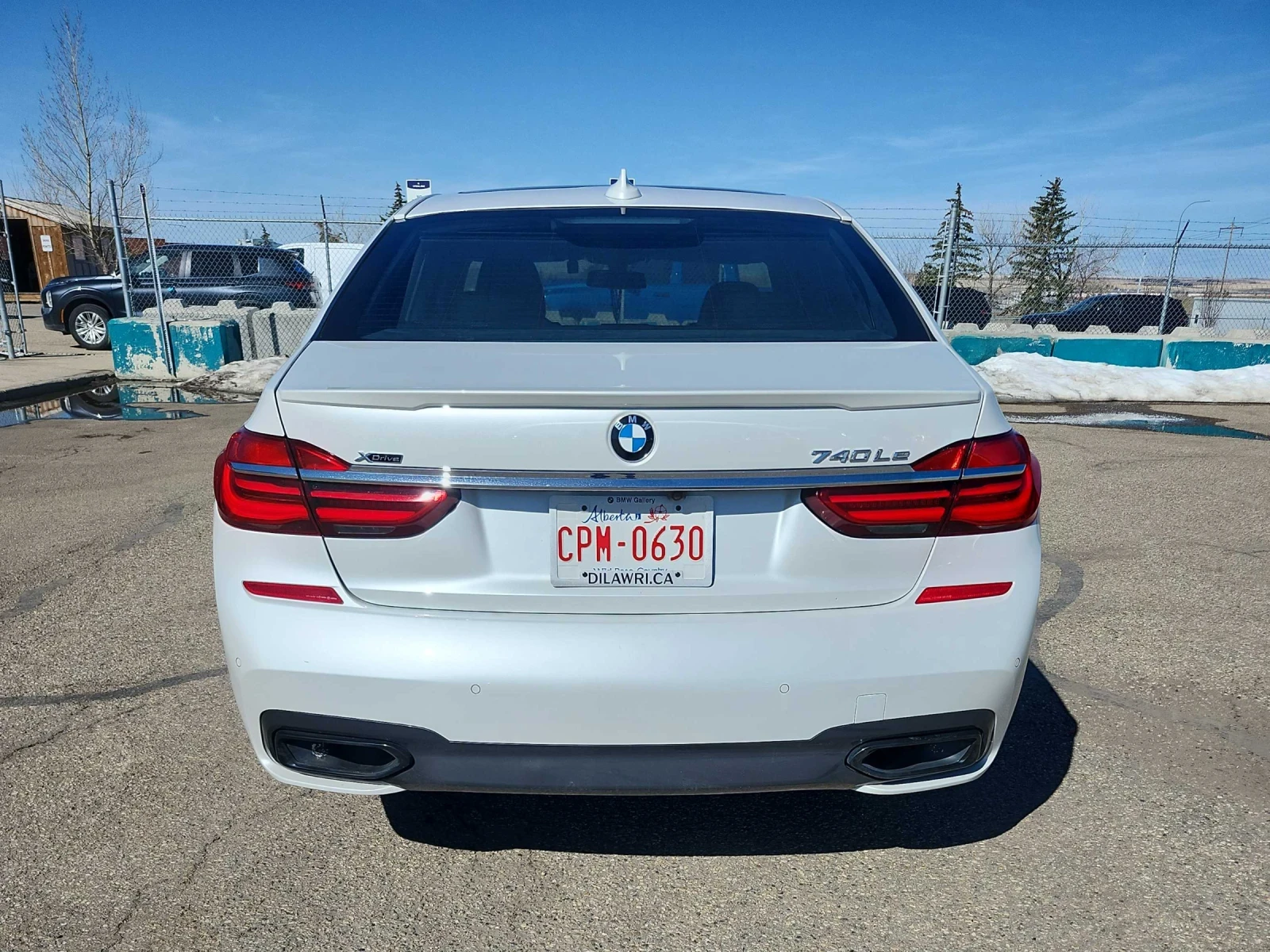 BMW 740 40Le * INDIVIDUAL * ПОДГРЕВ * ОБДУХВАМЕ * ПАНОРАМА, снимка 3 - Автомобили и джипове - 54271218