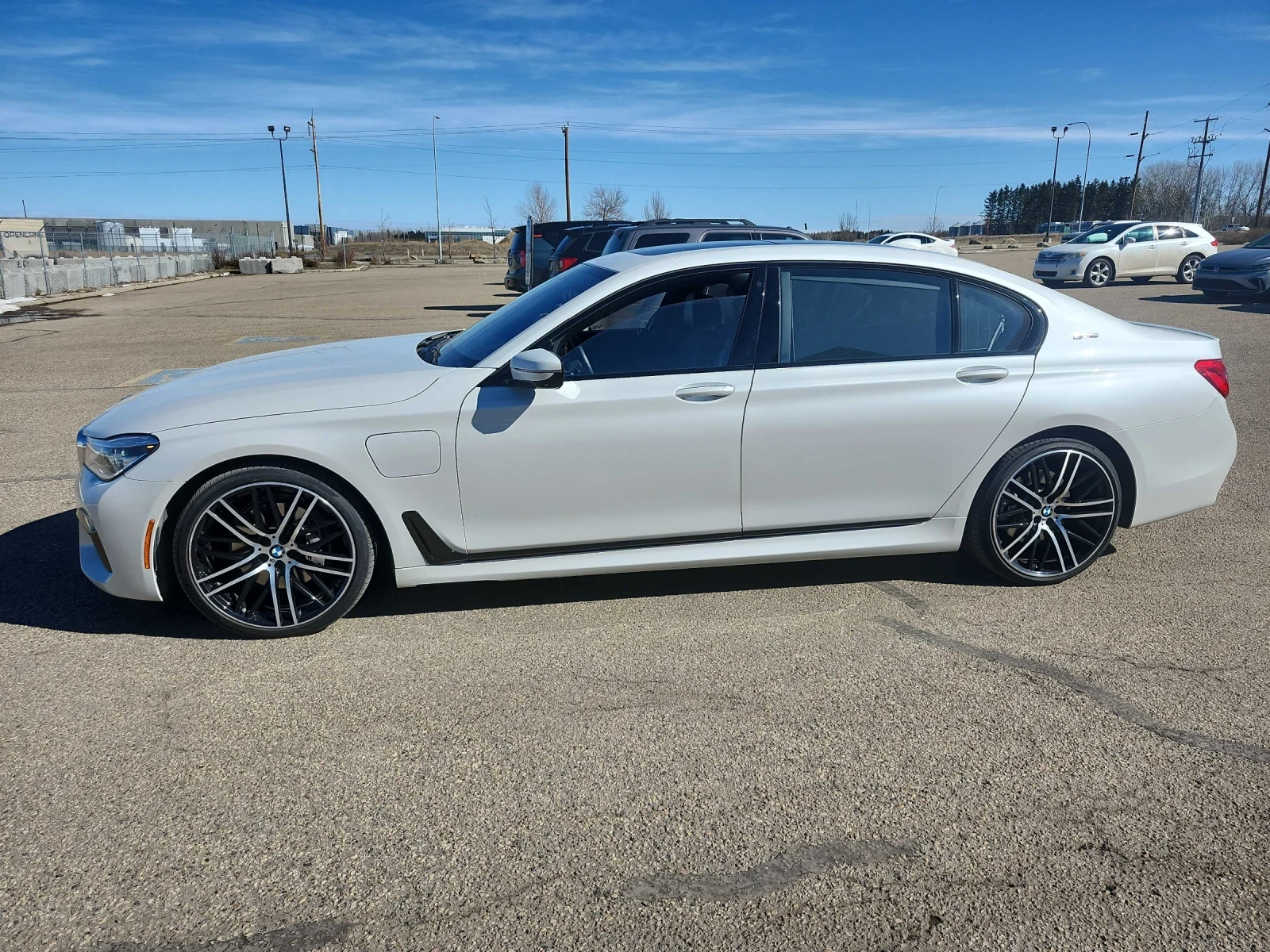 BMW 740 40Le * INDIVIDUAL * ПОДГРЕВ * ОБДУХВАМЕ * ПАНОРАМА, снимка 2 - Автомобили и джипове - 54271218