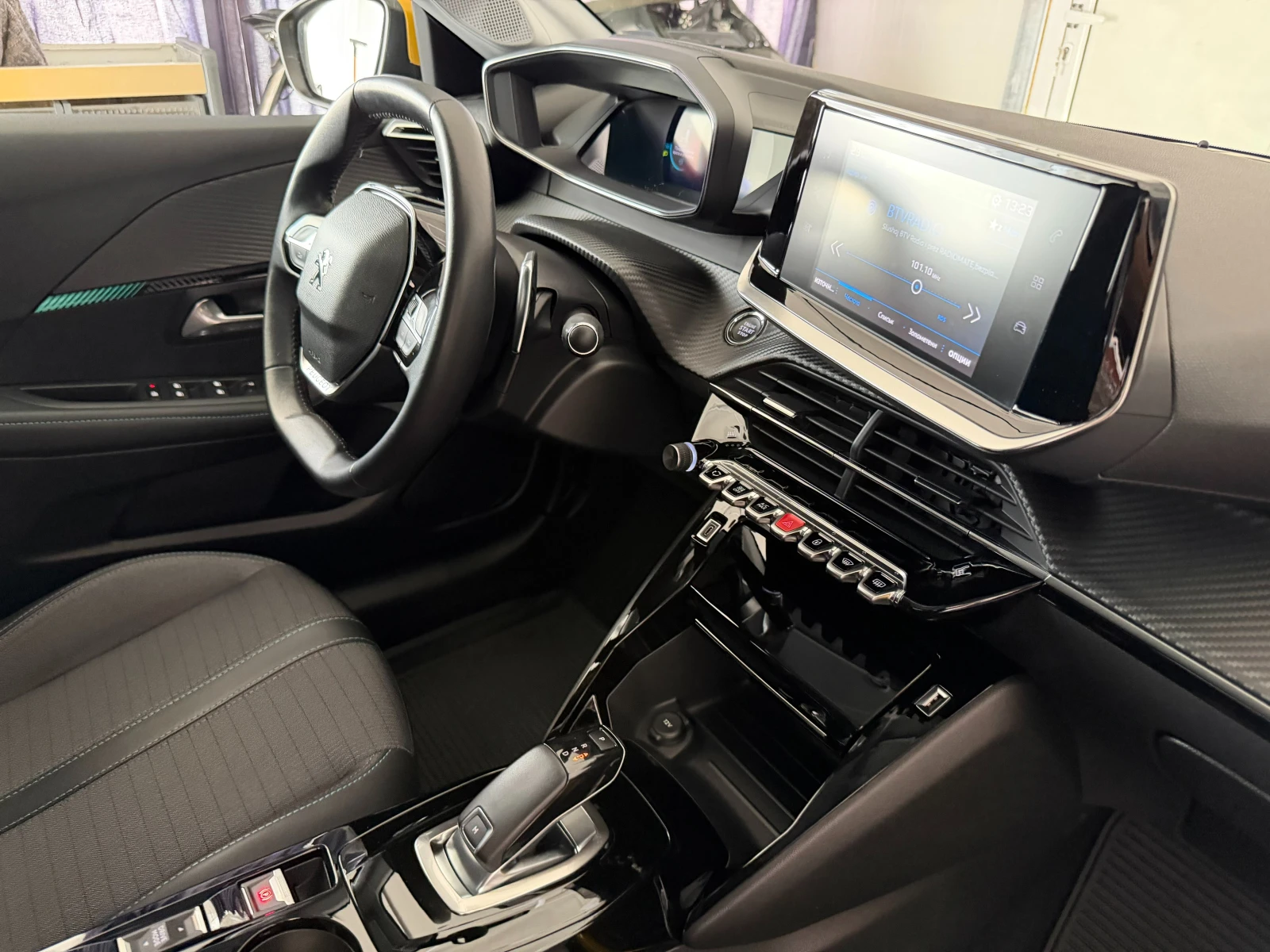 Peugeot 208 1.2 ALLURE* 28000км.* ПЪЛЕН СЕРВИЗ В ПЕЖО, снимка 14 - Автомобили и джипове - 54719245