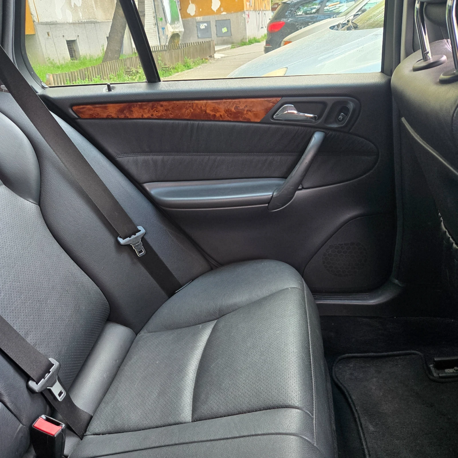 Mercedes-Benz C 320, снимка 14 - Автомобили и джипове - 54766763