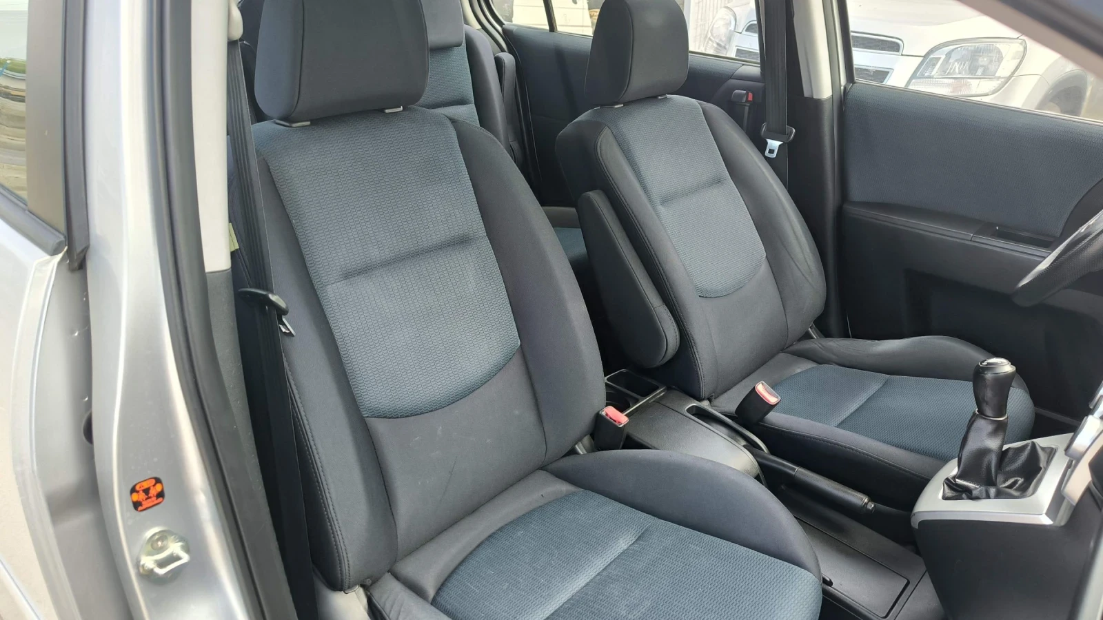 Mazda 5 1.8i, снимка 8 - Автомобили и джипове - 55329616