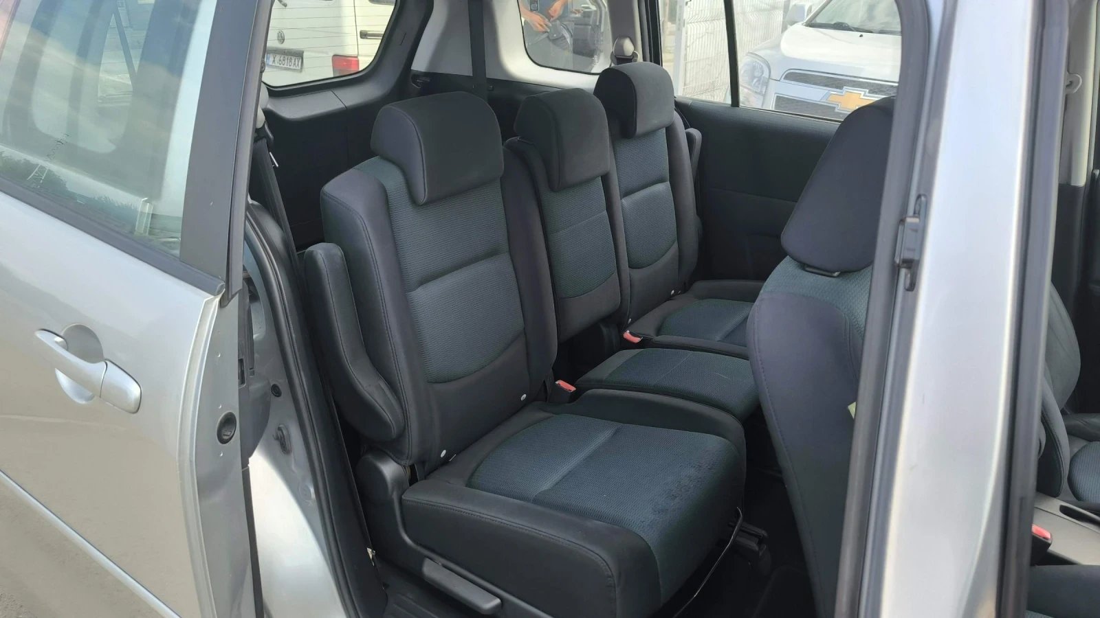Mazda 5 1.8i, снимка 11 - Автомобили и джипове - 55329616