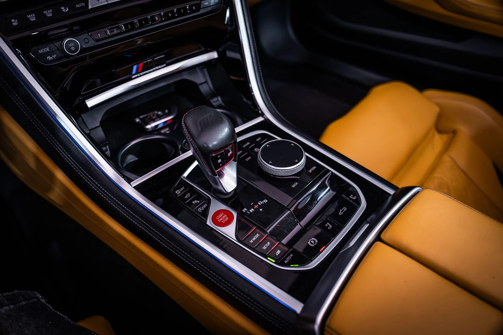 BMW M8 Competition Cabriolet Carbon* B&W, снимка 11 - Автомобили и джипове - 55582584