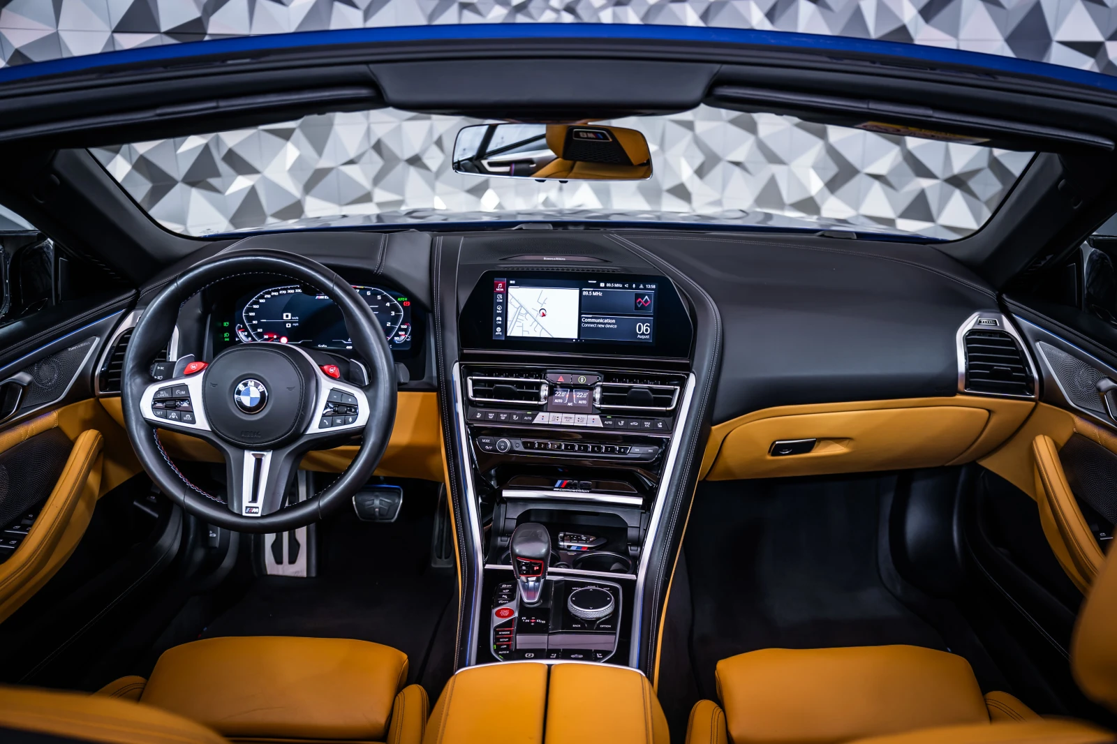 BMW M8 Competition Cabriolet Carbon* B&W, снимка 10 - Автомобили и джипове - 55582584