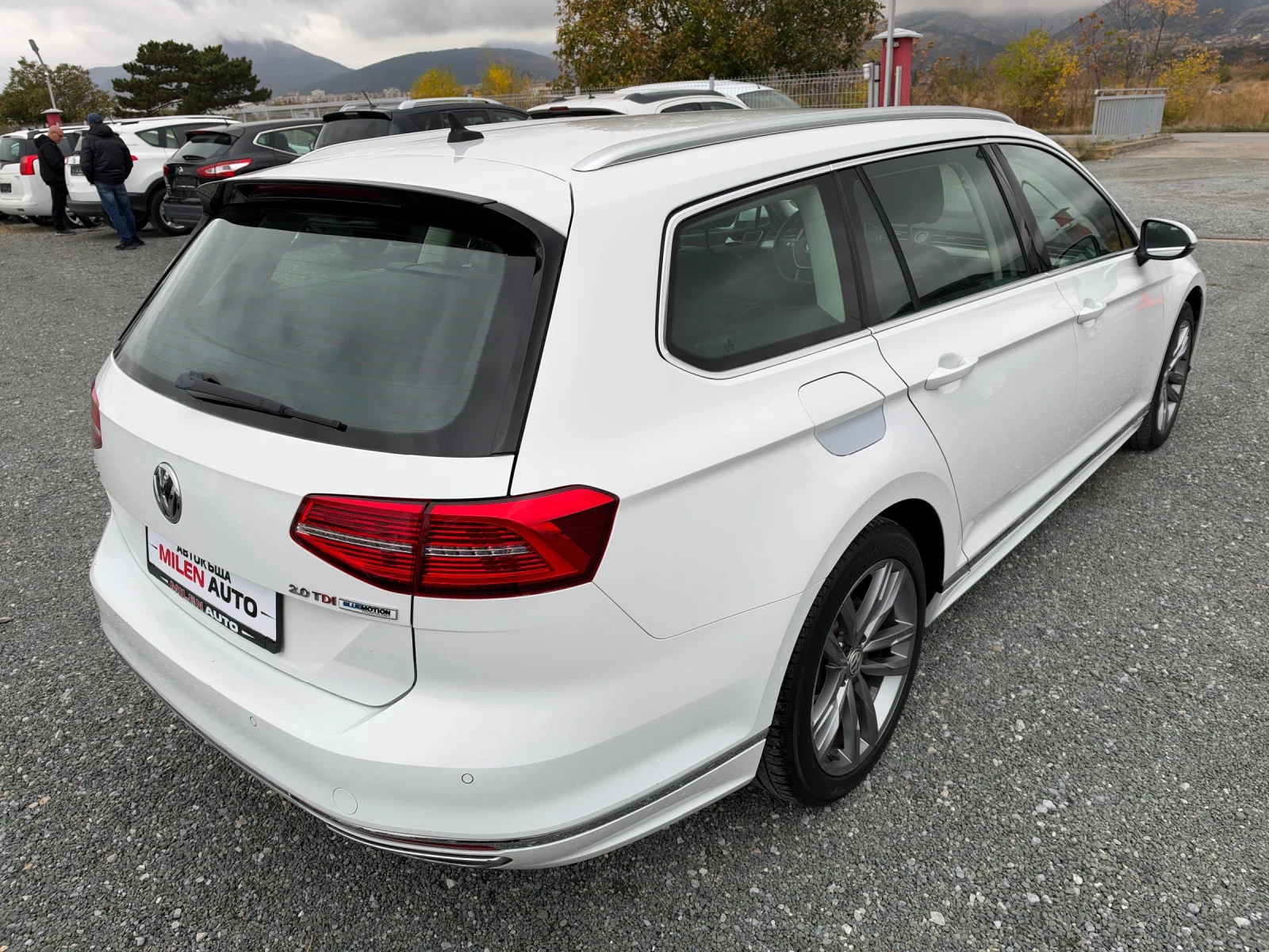 VW Passat (KATO НОВА)^(R-Line), снимка 6 - Автомобили и джипове - 56735921