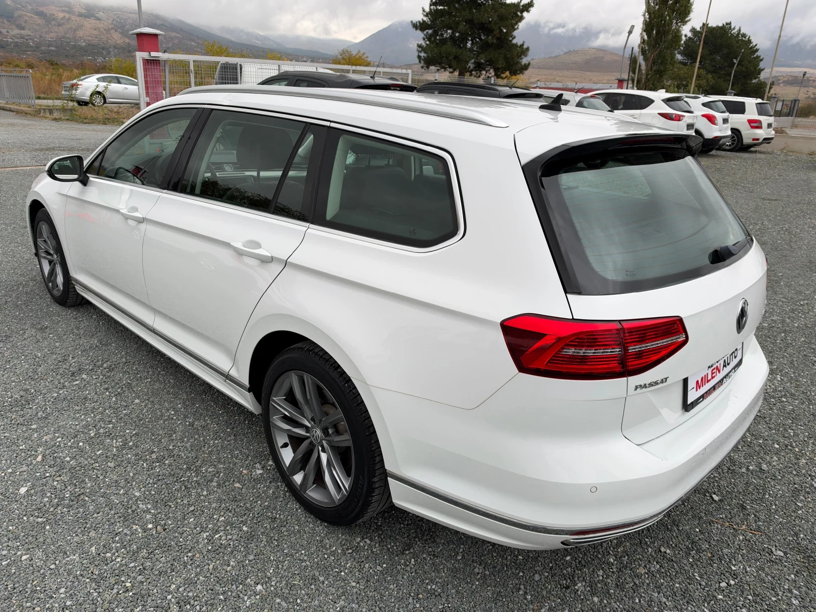 VW Passat (KATO НОВА)^(R-Line), снимка 8 - Автомобили и джипове - 56735921