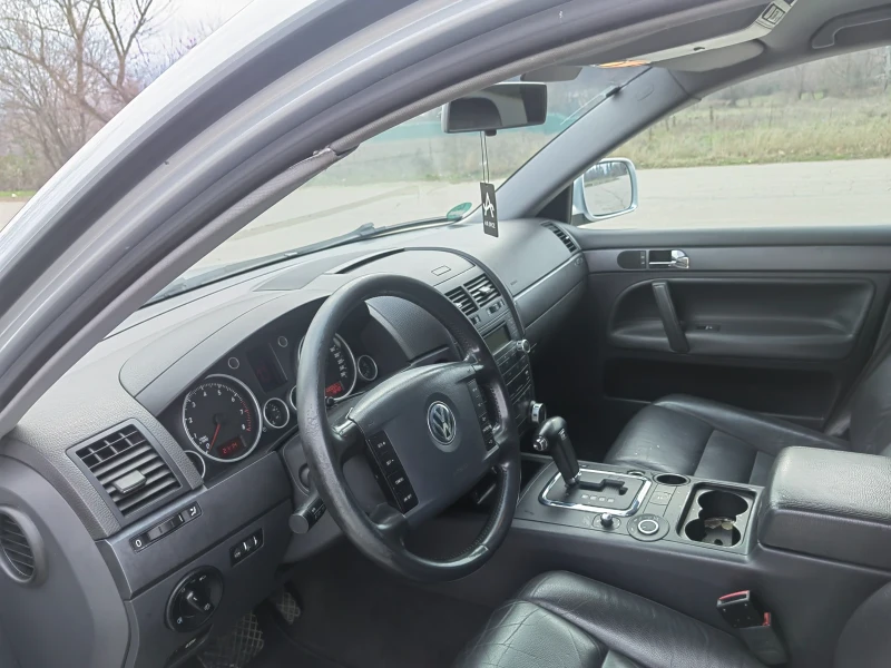 VW Touareg, снимка 6 - Автомобили и джипове - 52859951