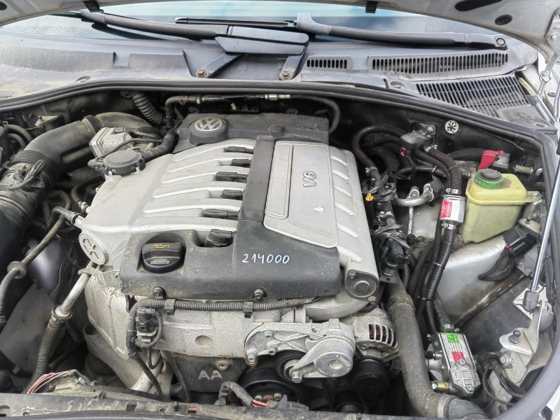 VW Touareg, снимка 7 - Автомобили и джипове - 52859951