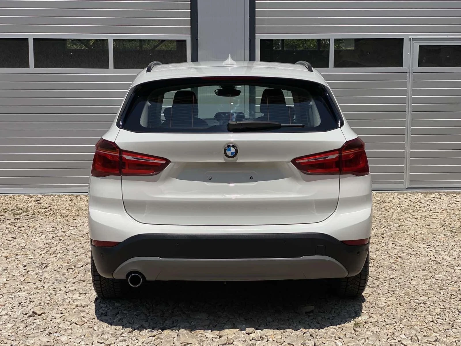 BMW X1 1.8i sDrive F48 - изображение 4