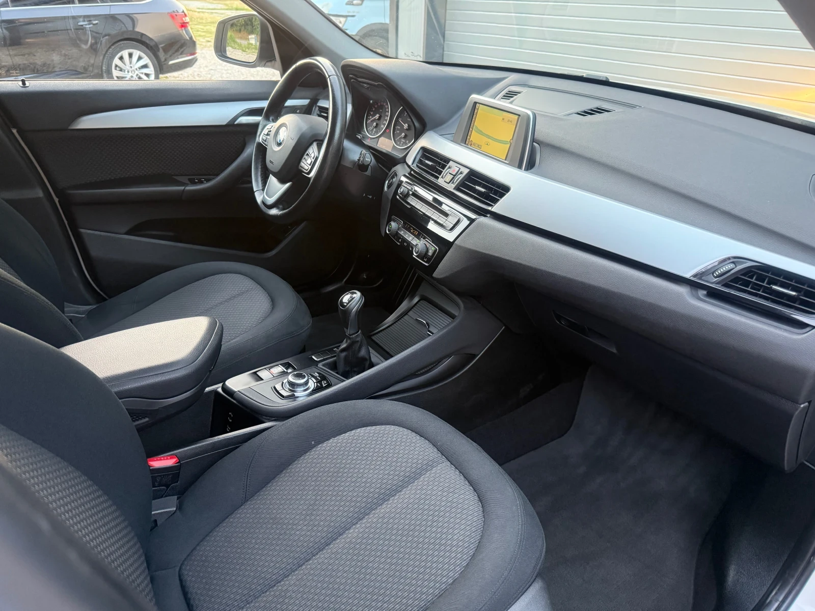 BMW X1 1.8i sDrive F48 - изображение 8