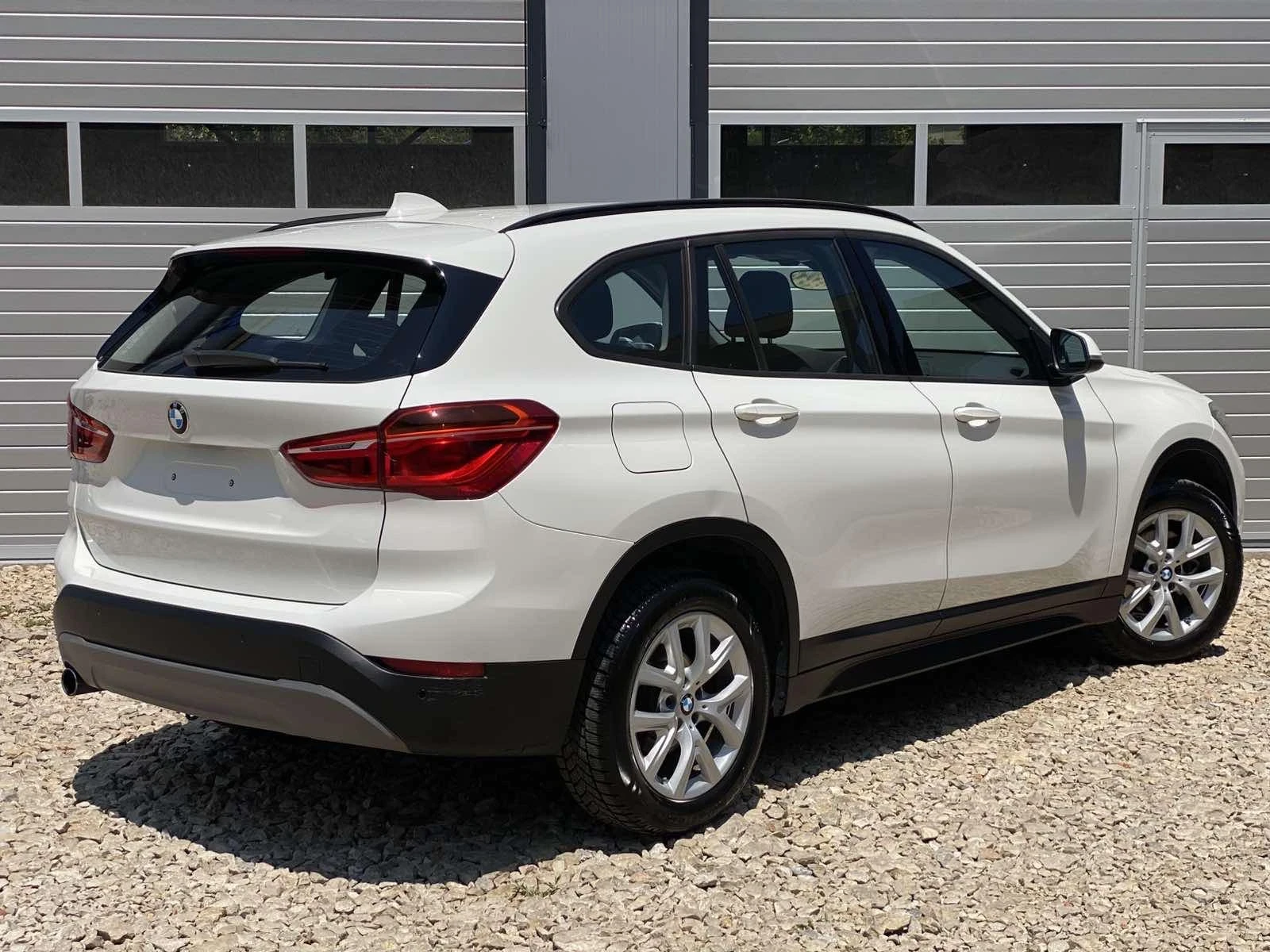 BMW X1 1.8i sDrive F48 - изображение 5