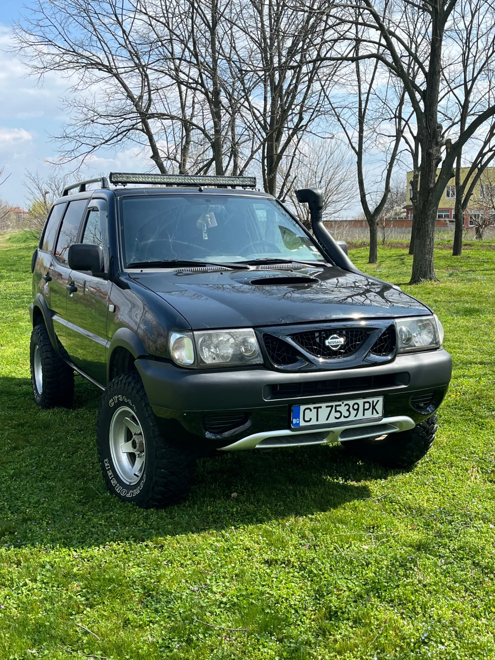 Nissan Terrano 2.7TDI, снимка 3 - Автомобили и джипове - 54069159