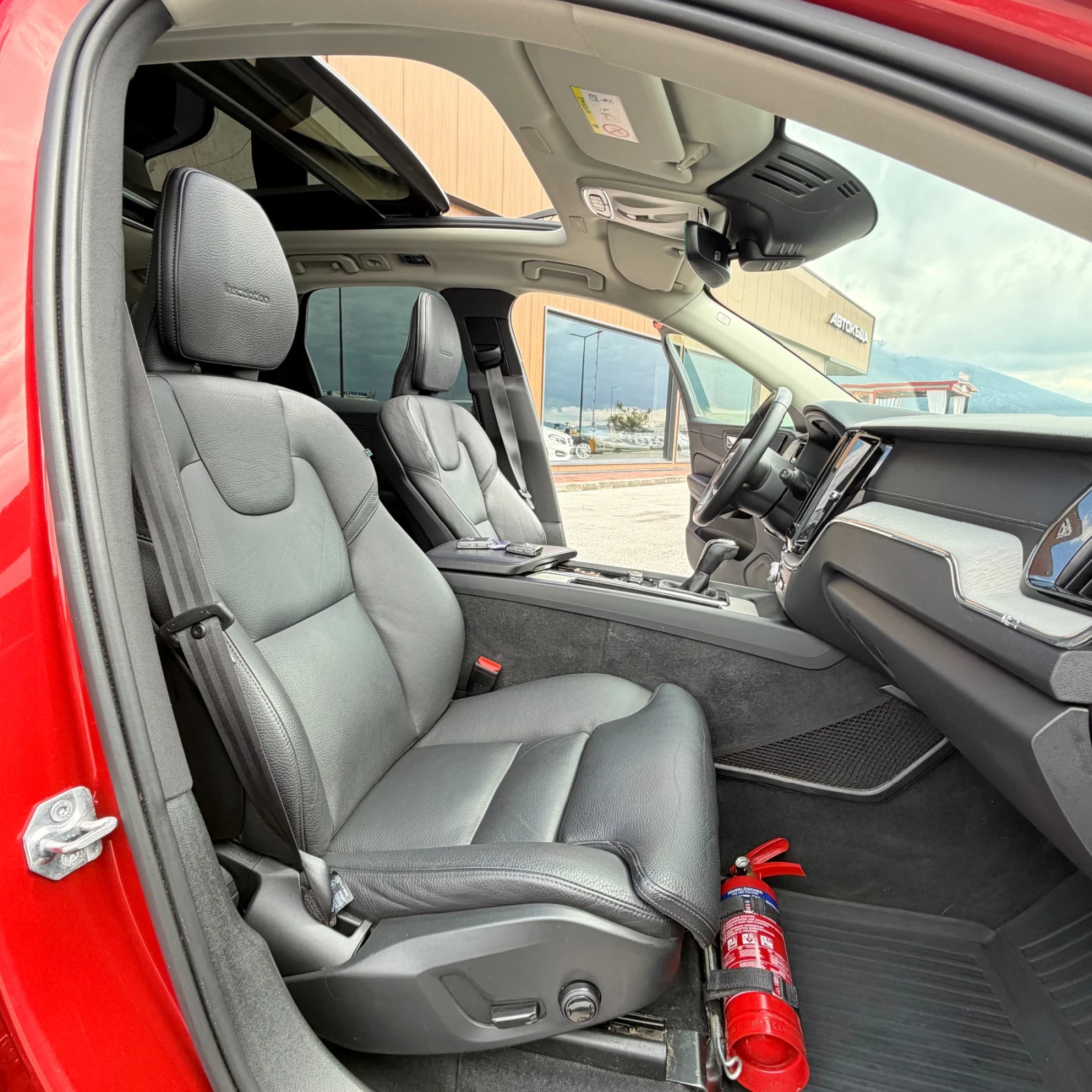 Volvo XC60 ПАНОРАМА;ПОДГРЕВ;Keyless-Go;360-КАМЕРА;КОЖА;НОВ, снимка 8 - Автомобили и джипове - 54376923