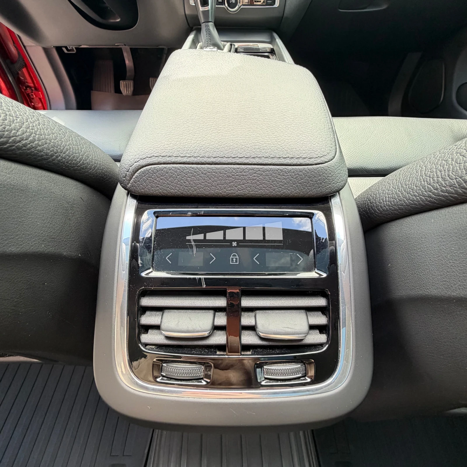 Volvo XC60 ПАНОРАМА;ПОДГРЕВ;Keyless-Go;360-КАМЕРА;КОЖА;НОВ, снимка 13 - Автомобили и джипове - 54376923