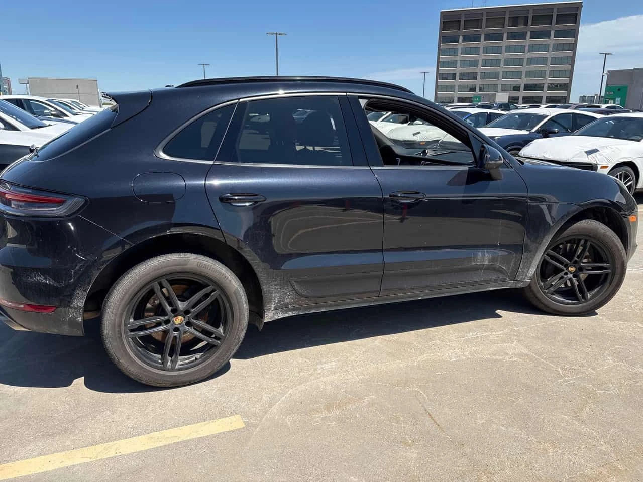 Porsche Macan * AWD * CARFAX * ПРЕДСТАВИТЕЛСТВО * КЛИП НА МОТОРА, снимка 3 - Автомобили и джипове - 54699139