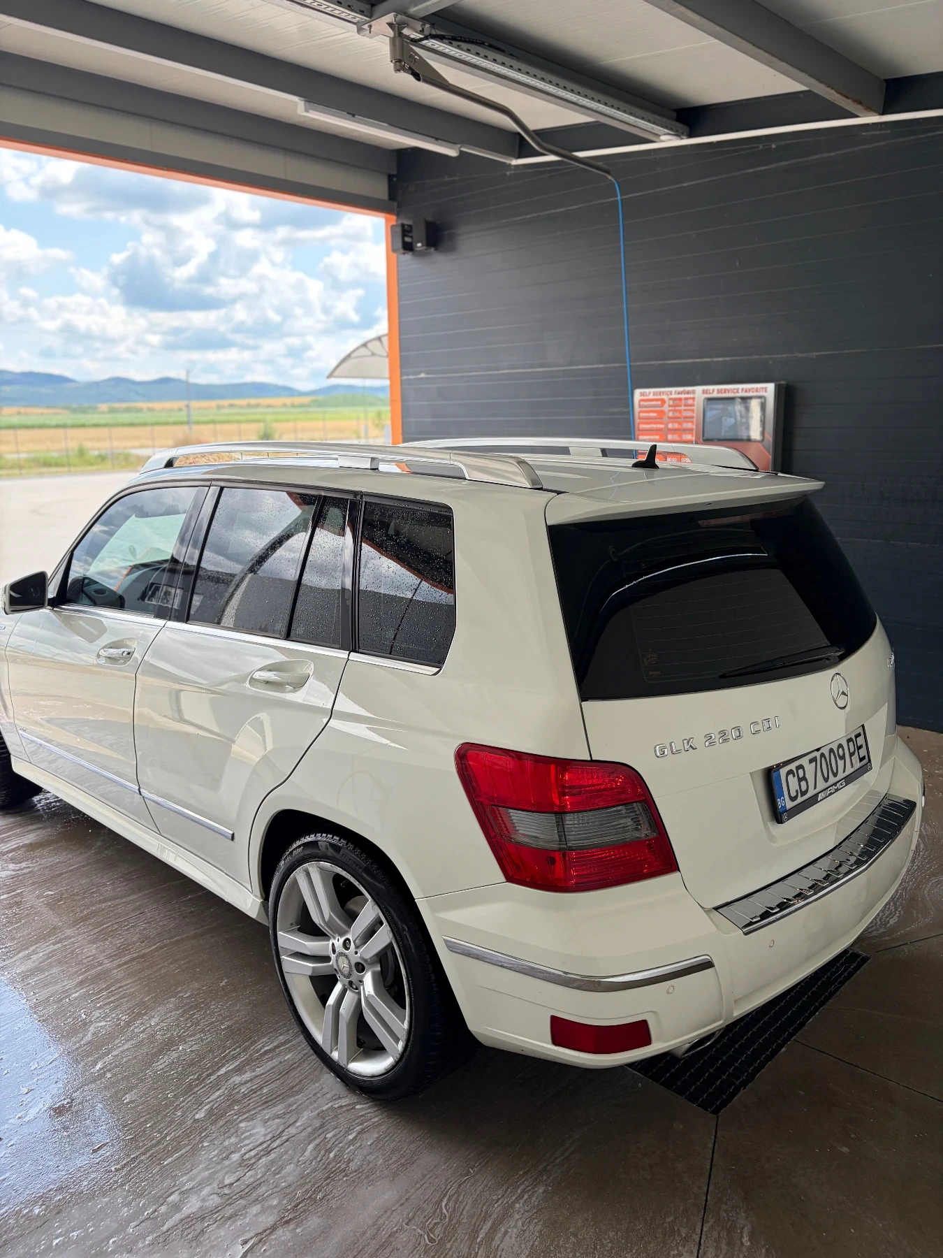 Mercedes-Benz GLK 2.2 обслужен и стегнат всичко платено, снимка 4 - Автомобили и джипове - 55004588