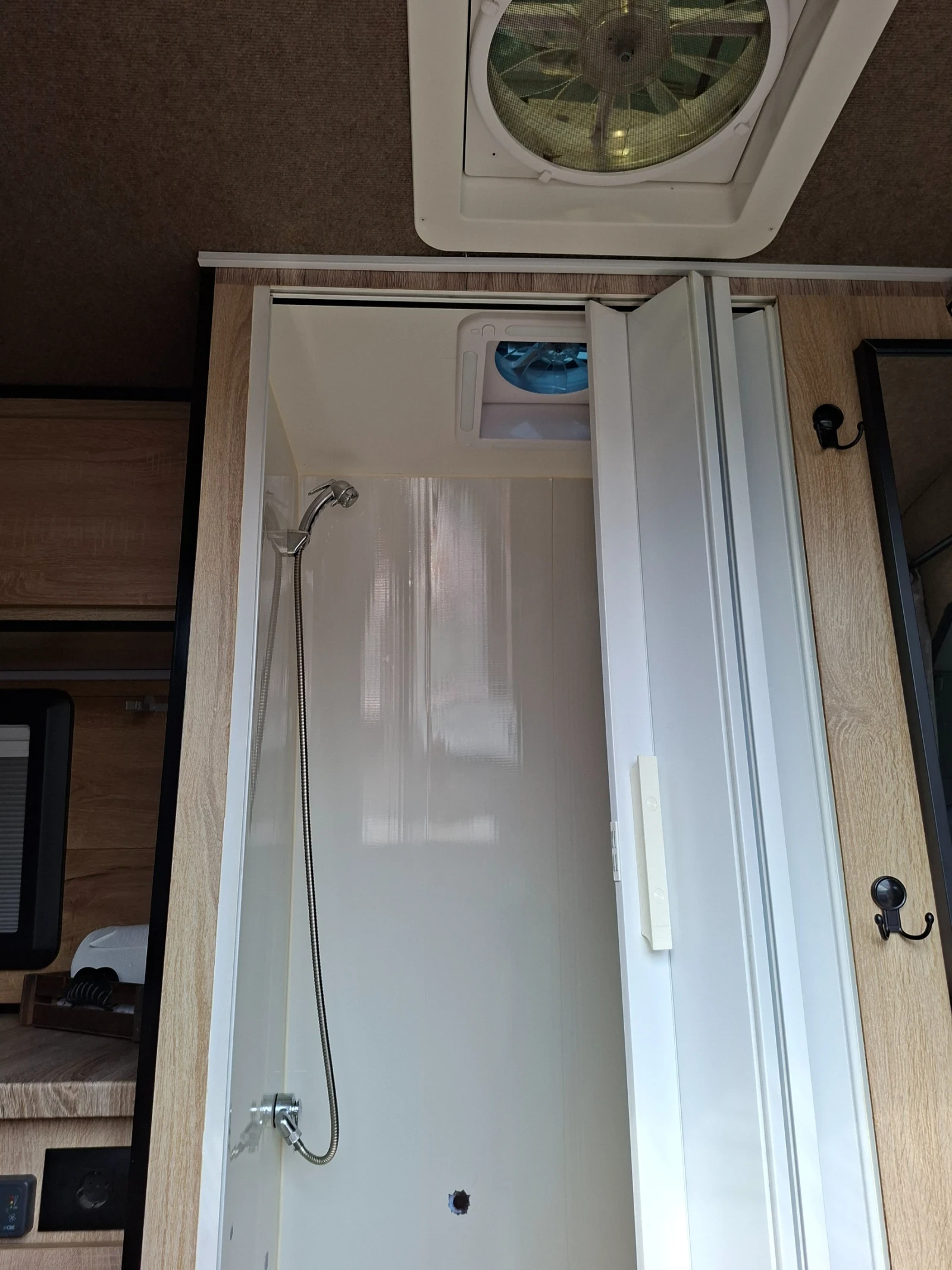 Кемпер VW CRAFTER, снимка 15 - Каравани и кемпери - 56163609