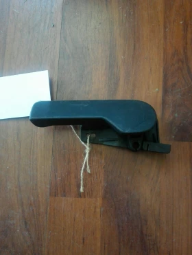 Дръжка вътрешена отваряне преден капак Шкода Румстер (фабия)