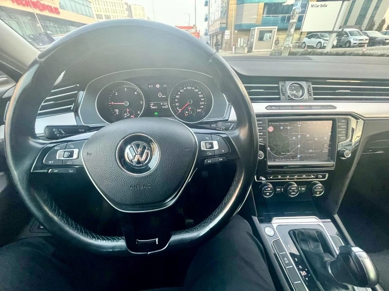 VW Passat, снимка 12 - Автомобили и джипове - 47107122