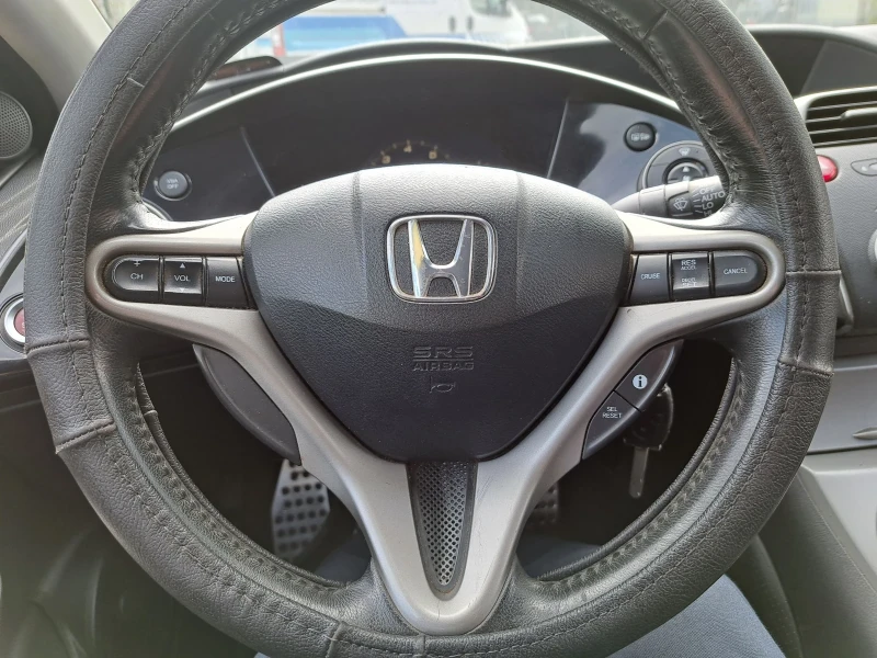 Honda Civic 1.8 I-VTEC , снимка 6 - Автомобили и джипове - 51037190