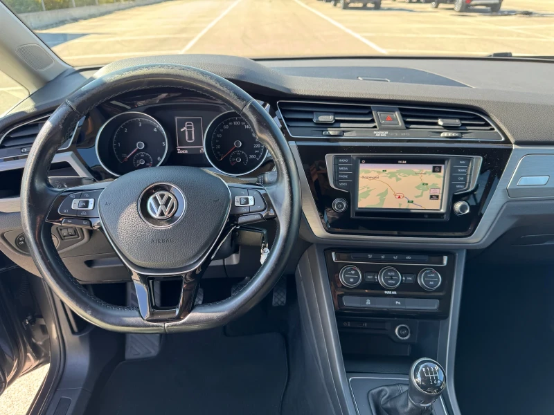 VW Touran 2.0 TDI 150 k.s. - HIGHLINE - 7 MESTEN, снимка 10 - Автомобили и джипове - 51802011