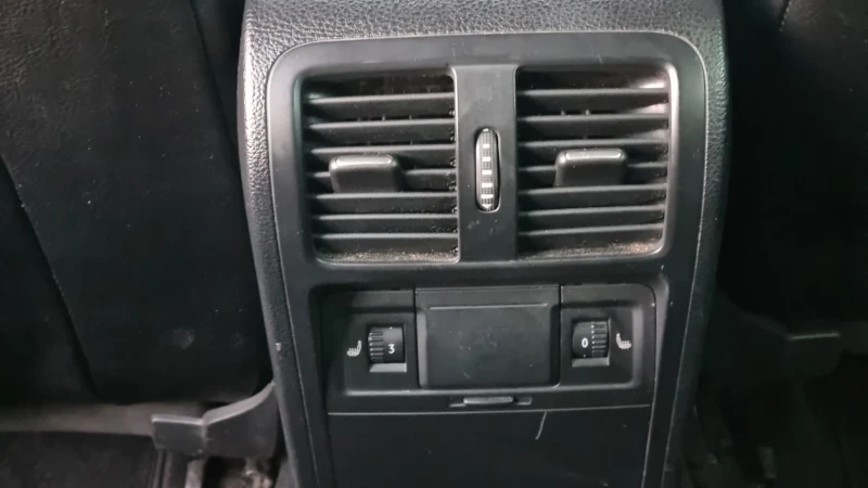 VW Passat 2.0 TDI  4-M  SWISS , снимка 15 - Автомобили и джипове - 52257689