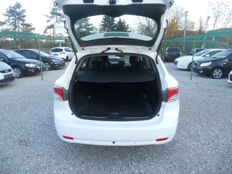 Toyota Avensis 2. 0 D4D Навигация, ЛИЗИНГ!!!, снимка 6 - Автомобили и джипове - 52615367