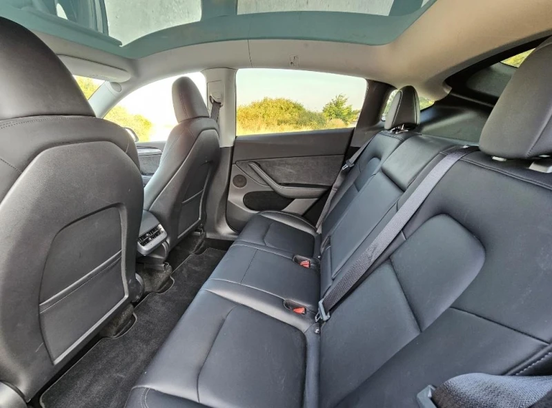 Tesla Model Y Като Нова, 2024 с Гаранция, снимка 11 - Автомобили и джипове - 52820811
