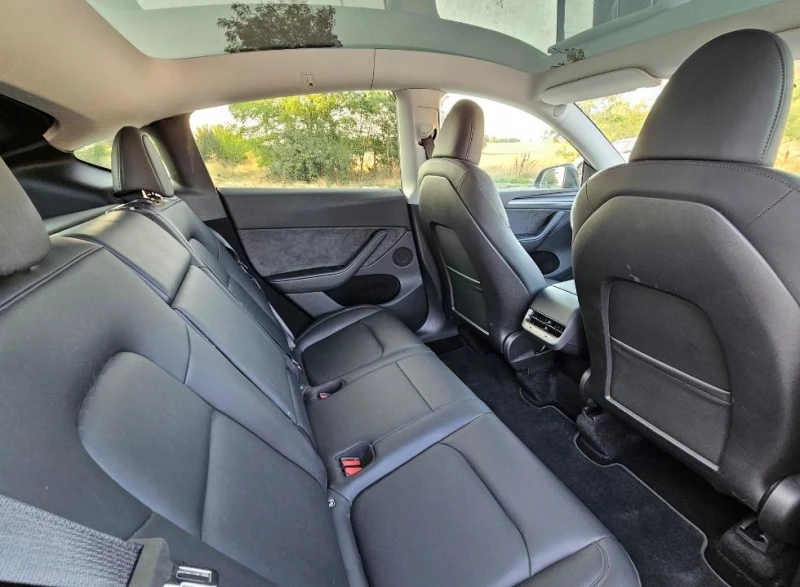 Tesla Model Y Като Нова, 2024 с Гаранция, снимка 10 - Автомобили и джипове - 52820811