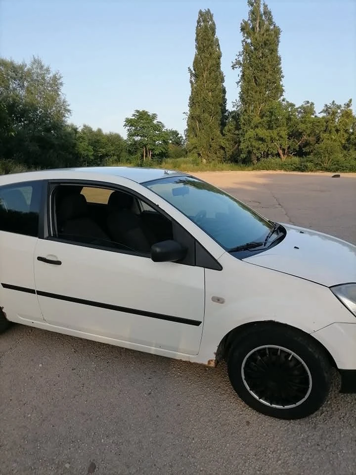 Ford Fiesta 1.3 бензин, снимка 3 - Автомобили и джипове - 48731118