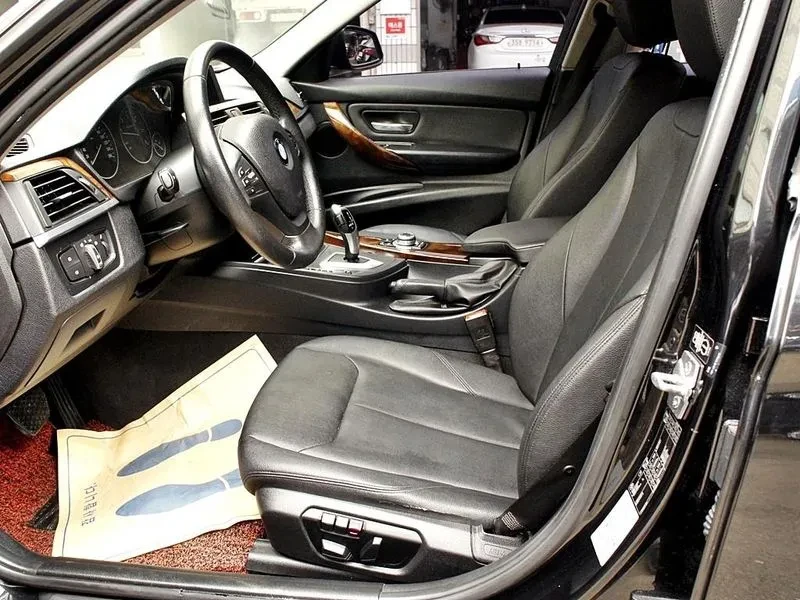 BMW 320 d, снимка 4 - Автомобили и джипове - 54201968