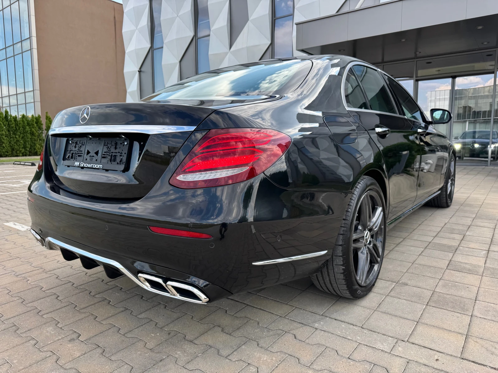 Mercedes-Benz E 350 AMG-PREMIUM-4MATIC-DISTRONIC-LANE-BLIND-SPOT-ОБДУХ - изображение 5