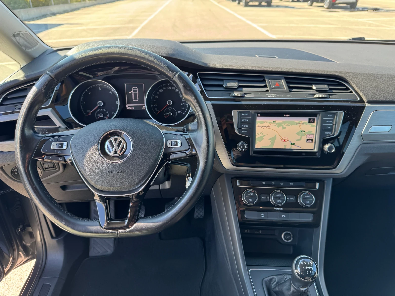 VW Touran 2.0 TDI 150 k.s. - HIGHLINE - 7 MESTEN - изображение 10