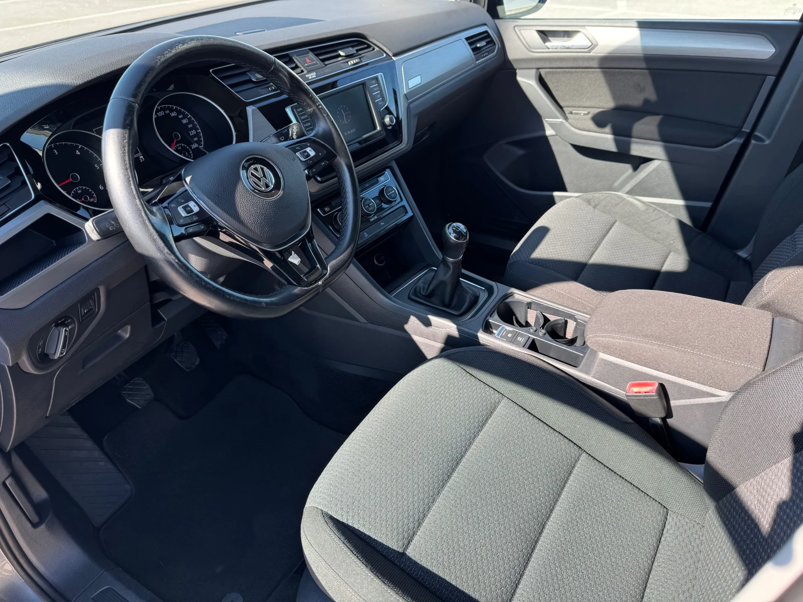 VW Touran 2.0 TDI 150 k.s. - HIGHLINE - 7 MESTEN - изображение 8