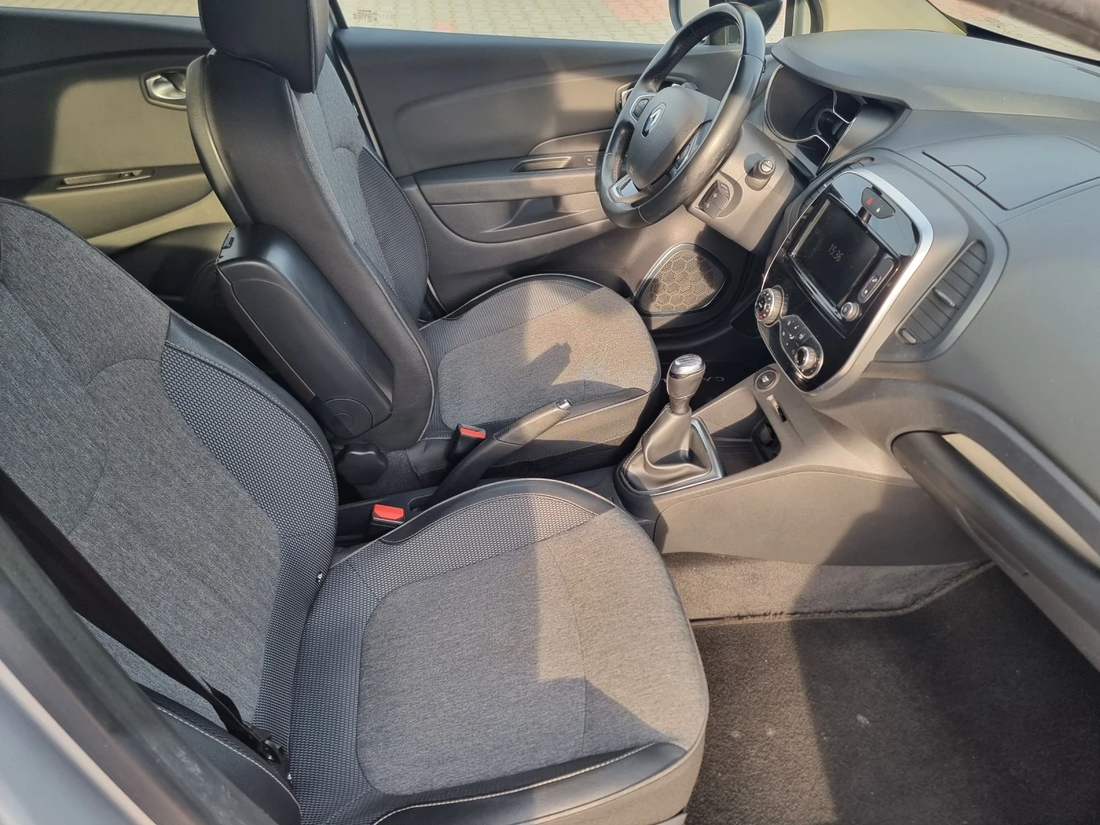 Renault Captur 1.5 DCI , снимка 11 - Автомобили и джипове - 53709988