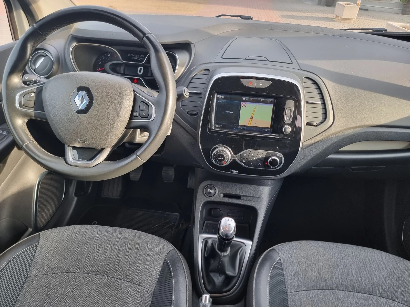 Renault Captur 1.5 DCI , снимка 9 - Автомобили и джипове - 53709988