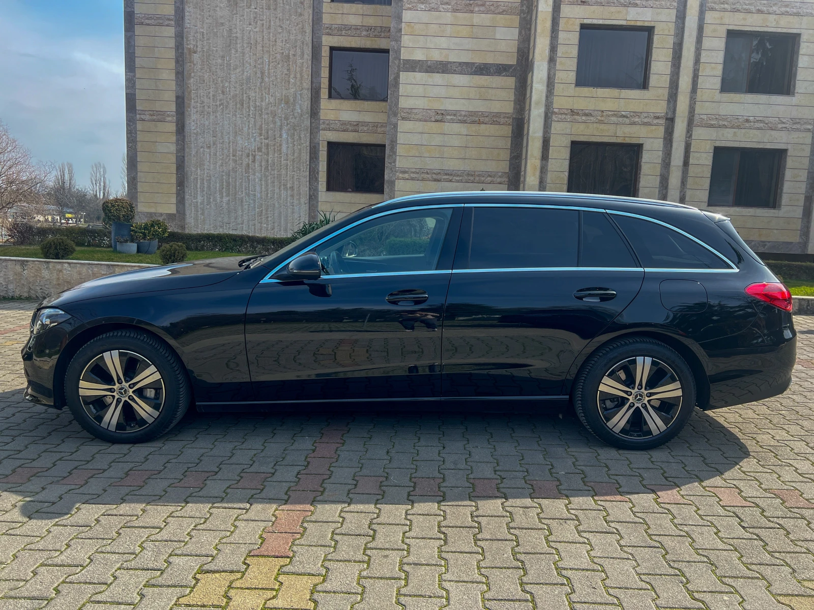 Mercedes-Benz C 300 e Plug-in Hybrid, снимка 3 - Автомобили и джипове - 53817065