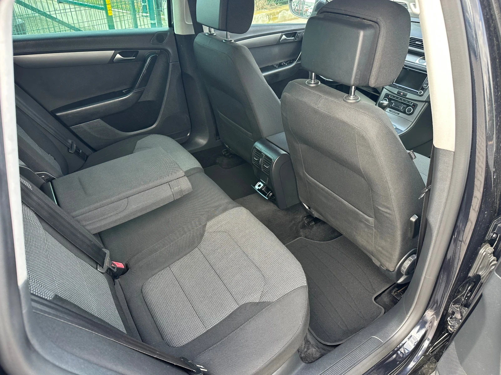 VW Passat 2.0tdi 6 скорости  Navi Парктроник  Euro5b, снимка 12 - Автомобили и джипове - 54672614