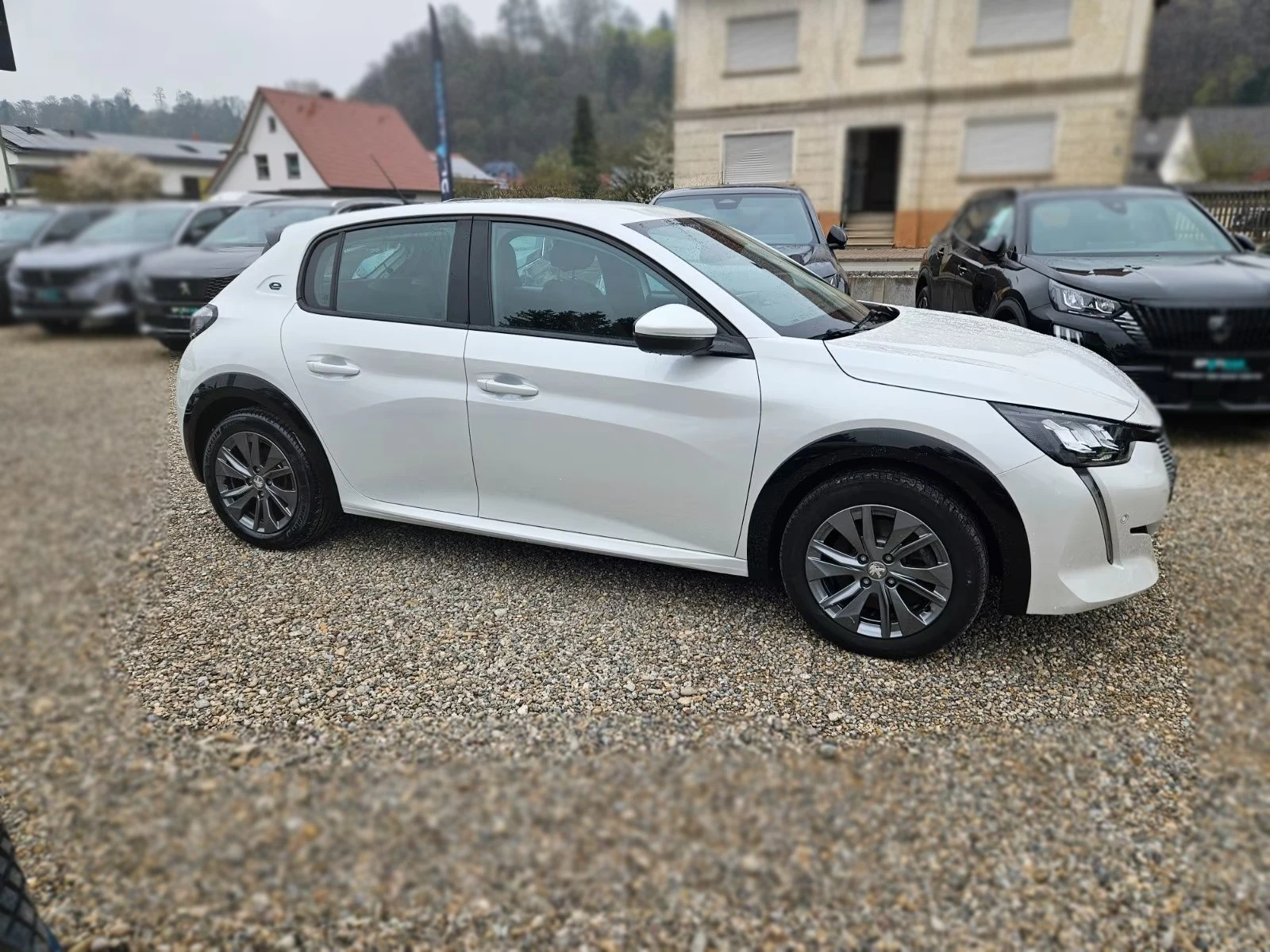 Peugeot 208 e/Allure/ПОДГРЕВ/Kamera/NAVI/136HP/, снимка 4 - Автомобили и джипове - 54968105