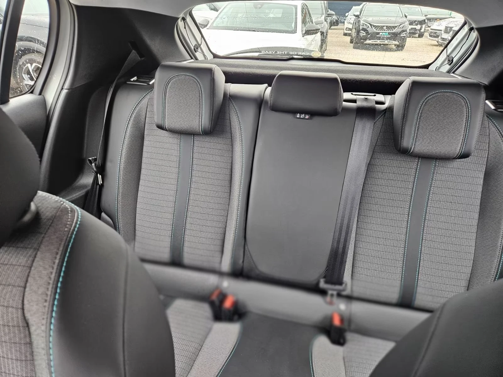 Peugeot 208 e/Allure/ПОДГРЕВ/Kamera/NAVI/136HP/, снимка 11 - Автомобили и джипове - 54968105