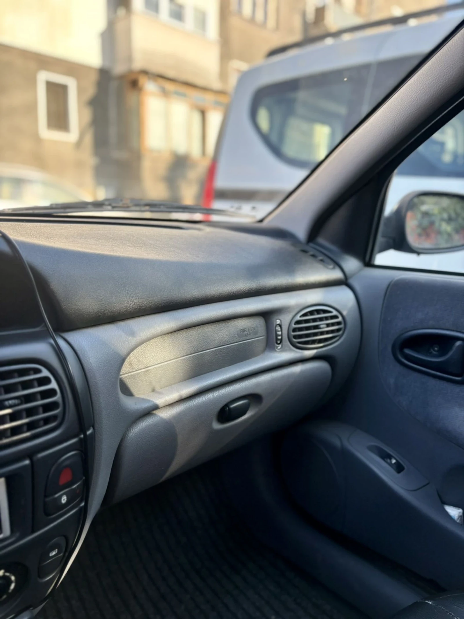 Renault Megane 1.4 16V, Бензин/Газ, снимка 8 - Автомобили и джипове - 55156889