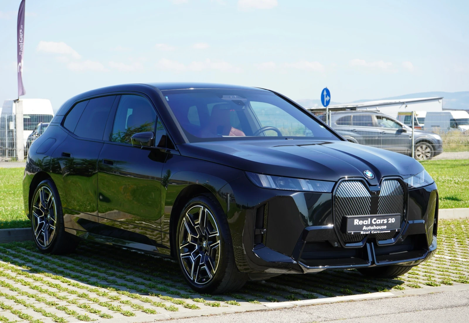 BMW iX 45* M-SPORT* DISTR* H&K* MEMORY* 360CAM* KEYLESS* , снимка 3 - Автомобили и джипове - 55569362