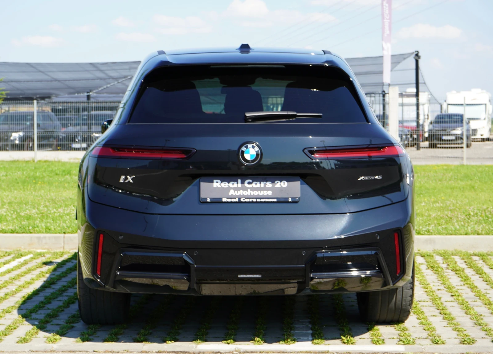 BMW iX 45* M-SPORT* DISTR* H&K* MEMORY* 360CAM* KEYLESS* , снимка 5 - Автомобили и джипове - 55569362