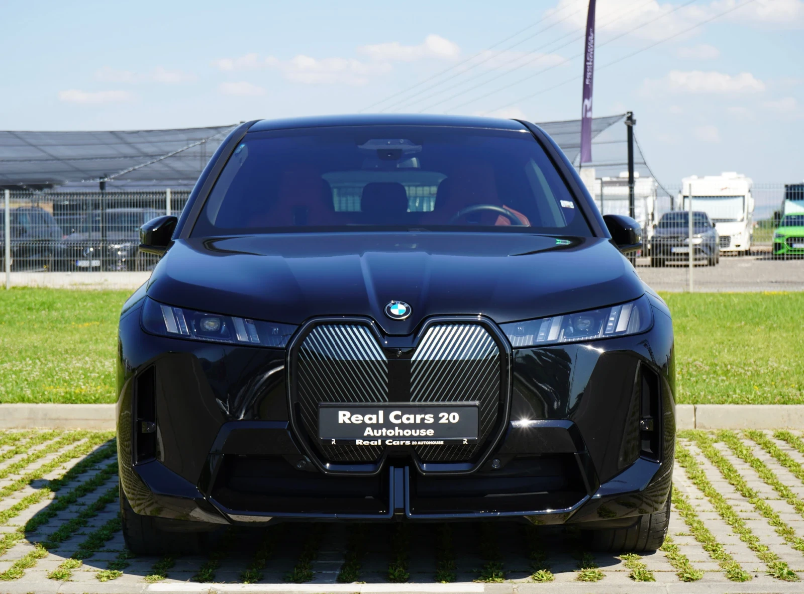 BMW iX 45* M-SPORT* DISTR* H&K* MEMORY* 360CAM* KEYLESS* , снимка 2 - Автомобили и джипове - 55569362