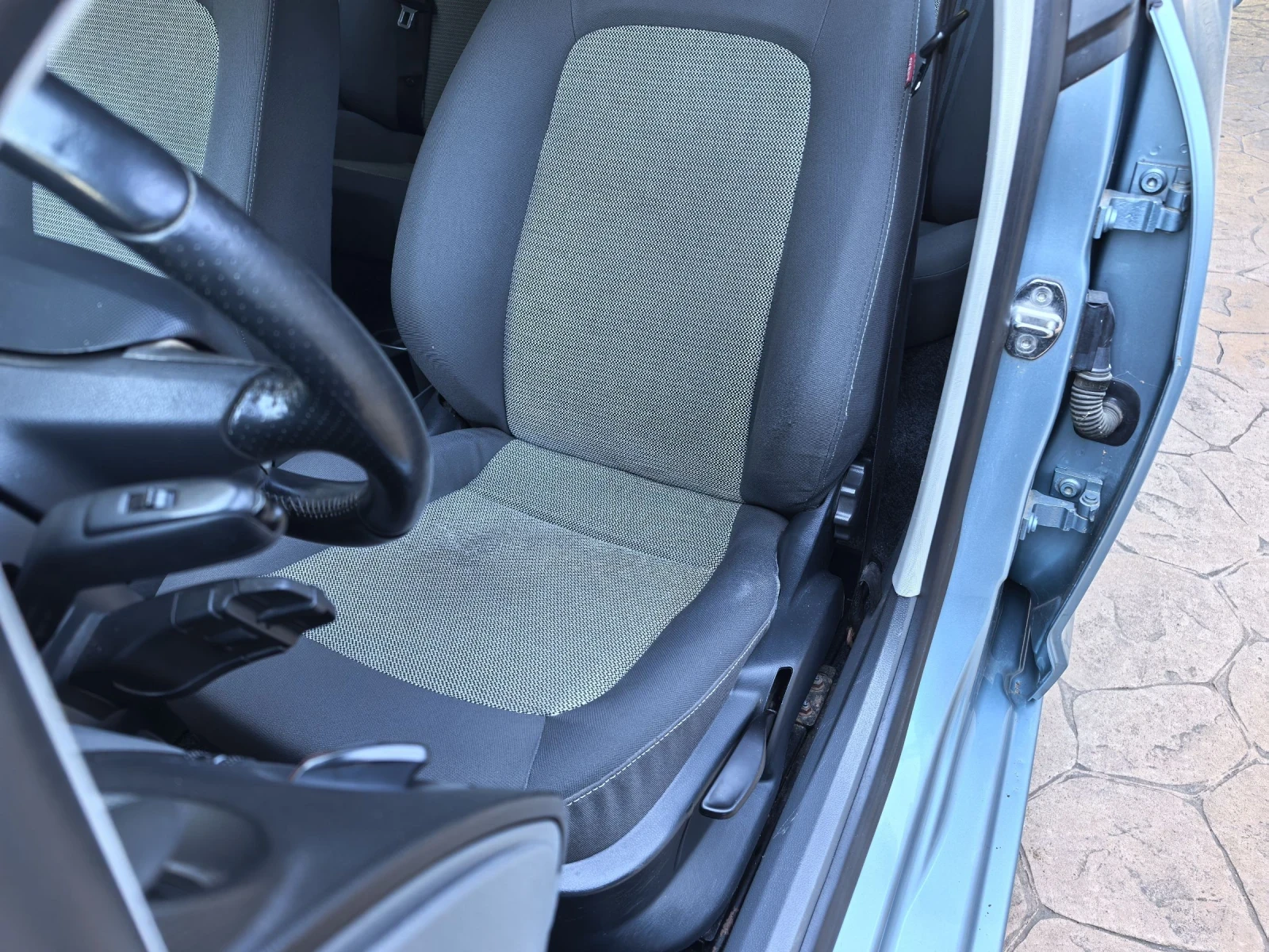 Seat Ibiza 1.4 i 86коня, снимка 8 - Автомобили и джипове - 55892345